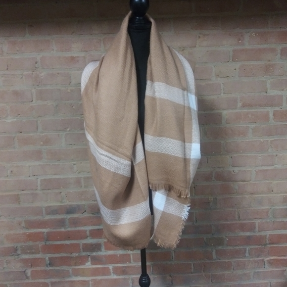 Cabin Fever | SOLD -NWT Chunky Soft Wrap Scarf - Picture 2 of 7